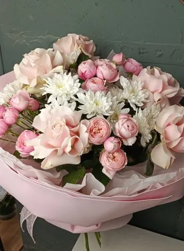 Букет из французских роз и кустовых хризантем &laquo;Роскошь шелка&raquo; от интернет-магазина цветов в 